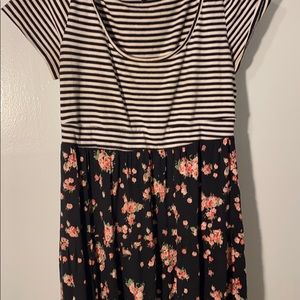 Torrid dress size 1xl black  and flowered